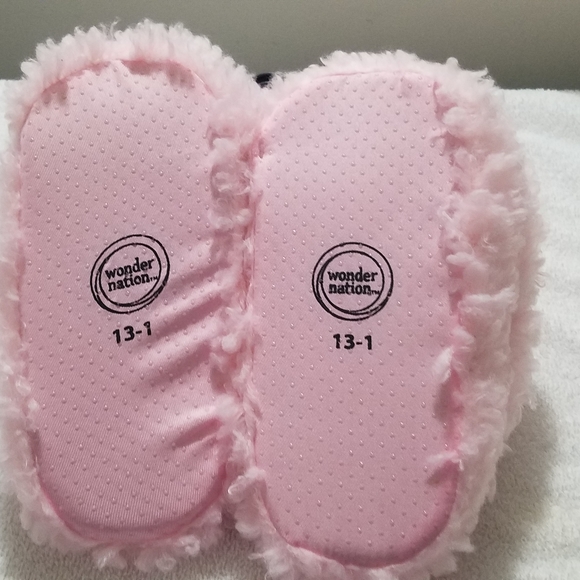 Wonder Nation Slippers - Picture 3 of 4